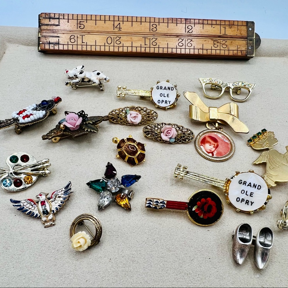 18 small vin pins brooch lot musical turtle rhinestones glasses shoes dog eagle